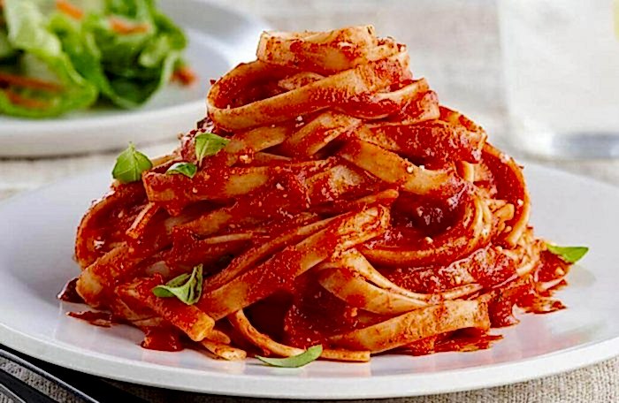 Domates Soslu Fettucini