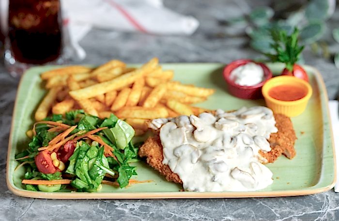 MANTAR SOSLU SCHNİTZEL