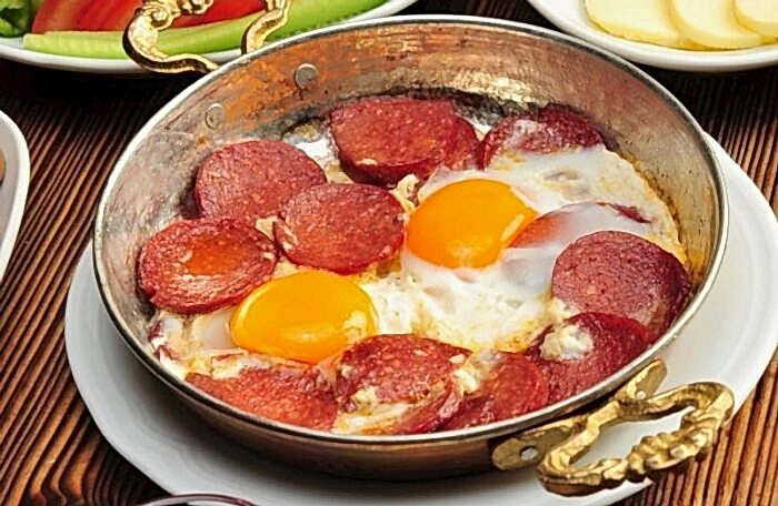 Sucuklu Yumurta